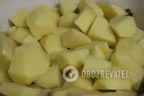 Тушкована курка в молоці з картоплею - Крок 4 Тушкована курка в молоці з картоплею - Крок 4