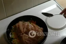 Тушкована курка в сметані з морковою - Крок 5 Тушкована курка в сметані з морковою - Крок 5
