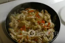 Тушкована курка в сметані з морковою - Крок 6 Тушкована курка в сметані з морковою - Крок 6