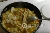 Тушкована курка в сметані з морковою - Крок 9 Тушкована курка в сметані з морковою - Крок 9