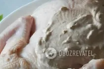 Курица на бутылке со сметаной и овощами - Шаг 2 Курица на бутылке со сметаной и овощами - Шаг 2