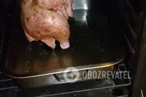Курица на бутылке с чесноком и паприкой - Шаг 6 Курица на бутылке с чесноком и паприкой - Шаг 6