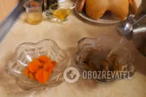 Курка, фарширована рисом і сухофруктами - Крок 2 Курка, фарширована рисом і сухофруктами - Крок 2