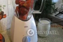 Клубничный молочный коктейль без мороженого - Шаг 2 Клубничный молочный коктейль без мороженого - Шаг 2