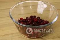 Глинтвейн с клюквой и клубникой - Шаг 1 Глинтвейн с клюквой и клубникой - Шаг 1