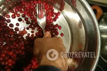 Глинтвейн с клюквой и апельсином - Шаг 2 Глинтвейн с клюквой и апельсином - Шаг 2