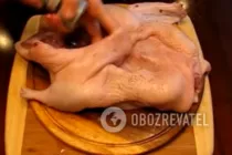 Качка, фарширована капустою і чорносливом - Крок 2 Качка, фарширована капустою і чорносливом - Крок 2