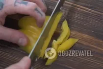 Кальцоне з ковбасою і болгарським перцем - Крок 5 Кальцоне з ковбасою і болгарським перцем - Крок 5