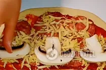 Кальцоне з ковбасою і печерицями - Крок 7 Кальцоне з ковбасою і печерицями - Крок 7