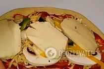 Кальцоне з ковбасою і печерицями - Крок 9 Кальцоне з ковбасою і печерицями - Крок 9