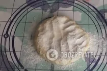Сирні троянди в духовці - Крок 4 Сирні троянди в духовці - Крок 4