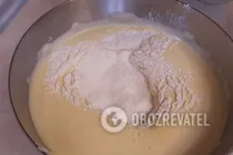 Праздничный рулет с кремом - Шаг 2 Праздничный рулет с кремом - Шаг 2