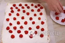 Меренговый рулет с малиной и кокосом - Шаг 9 Меренговый рулет с малиной и кокосом - Шаг 9