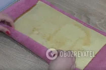 Простий рулет зі сметаною - Крок 5 Простий рулет зі сметаною - Крок 5