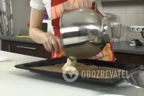 Рулет с луком и яйцами - Шаг 7 Рулет с луком и яйцами - Шаг 7