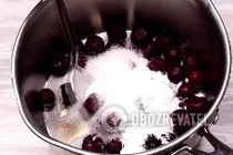 Шоколадный рулет с ягодами - Шаг 8 Шоколадный рулет с ягодами - Шаг 8