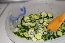 Хрустящий салат из огурцов и лука - Шаг 3 Хрустящий салат из огурцов и лука - Шаг 3