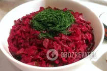 Салат из свеклы с чесноком и маринованными огурцами - Шаг 8 Салат из свеклы с чесноком и маринованными огурцами - Шаг 8