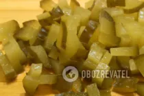 Салат из свеклы с чесноком и маринованными огурцами - Шаг 4 Салат из свеклы с чесноком и маринованными огурцами - Шаг 4