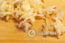 Салат из свеклы с чесноком и маринованными огурцами - Шаг 6 Салат из свеклы с чесноком и маринованными огурцами - Шаг 6