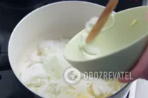 Луковый суп с сыром и тимьяном - Шаг 2 Луковый суп с сыром и тимьяном - Шаг 2