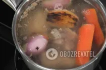 Луковый суп с курицей и гвоздикой - Шаг 3 Луковый суп с курицей и гвоздикой - Шаг 3