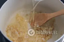 Луковый суп с сыром и тимьяном - Шаг 4 Луковый суп с сыром и тимьяном - Шаг 4