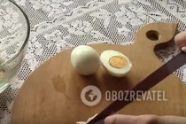 Салат с копченым кальмаром - Шаг 2 Салат с копченым кальмаром - Шаг 2