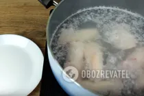 Салат з кальмарів з яйцем та кукурудзою - Крок 2 Салат з кальмарів з яйцем та кукурудзою - Крок 2