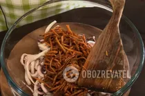 Салат з кальмарами та корейською морквою - Крок 7 Салат з кальмарами та корейською морквою - Крок 7
