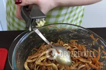 Салат з кальмарами та корейською морквою - Крок 9 Салат з кальмарами та корейською морквою - Крок 9