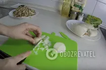 Салат с кальмарами и шампиньонами - Шаг 3 Салат с кальмарами и шампиньонами - Шаг 3