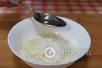 Салат с кальмарами на Новый год - Шаг 4 Салат с кальмарами на Новый год - Шаг 4