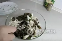 Салат с кальмарами и шампиньонами - Шаг 7 Салат с кальмарами и шампиньонами - Шаг 7