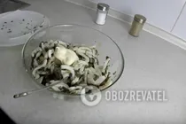 Салат с кальмарами и шампиньонами - Шаг 8 Салат с кальмарами и шампиньонами - Шаг 8