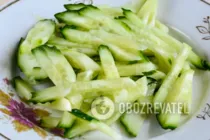 Салат с дайконом и свежим огурцом - Шаг 2 Салат с дайконом и свежим огурцом - Шаг 2