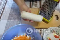 Салат с дайконом и крабовыми палочками - Шаг 3 Салат с дайконом и крабовыми палочками - Шаг 3