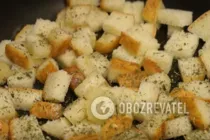 "Цезар" рецепт з куркою, сухариками і помідорами - Крок 2 "Цезар" рецепт з куркою, сухариками і помідорами - Крок 2