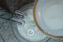 Бісквітний торт з безе і фруктами - Крок 2 Бісквітний торт з безе і фруктами - Крок 2