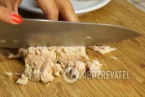 "Цезар" рецепт з куркою, сухариками і помідорами - Крок 4 "Цезар" рецепт з куркою, сухариками і помідорами - Крок 4