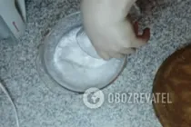 Бісквітний торт з безе і фруктами - Крок 4 Бісквітний торт з безе і фруктами - Крок 4