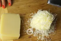 "Цезар" рецепт з куркою, сухариками і помідорами - Крок 5 "Цезар" рецепт з куркою, сухариками і помідорами - Крок 5