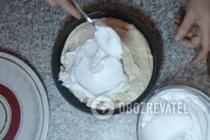 Бісквітний торт з безе і фруктами - Крок 5 Бісквітний торт з безе і фруктами - Крок 5