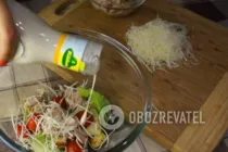 "Цезар" рецепт з куркою, сухариками і помідорами - Крок 7 "Цезар" рецепт з куркою, сухариками і помідорами - Крок 7