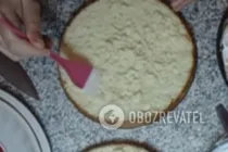 Бісквітний торт з безе і фруктами - Крок 7 Бісквітний торт з безе і фруктами - Крок 7