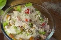 "Цезар" рецепт з куркою, сухариками і помідорами - Крок 8 "Цезар" рецепт з куркою, сухариками і помідорами - Крок 8