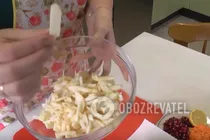 Салат із пекинскької капусти з яблуком - Крок 1 Салат із пекинскької капусти з яблуком - Крок 1