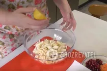 Салат із пекинскької капусти з яблуком - Крок 2 Салат із пекинскької капусти з яблуком - Крок 2