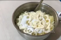 Салат з копченою куркою і ананасом - Крок 7 Салат з копченою куркою і ананасом - Крок 7