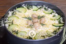 Салат с курицей и маринованными грибами - Шаг 10 Салат с курицей и маринованными грибами - Шаг 10